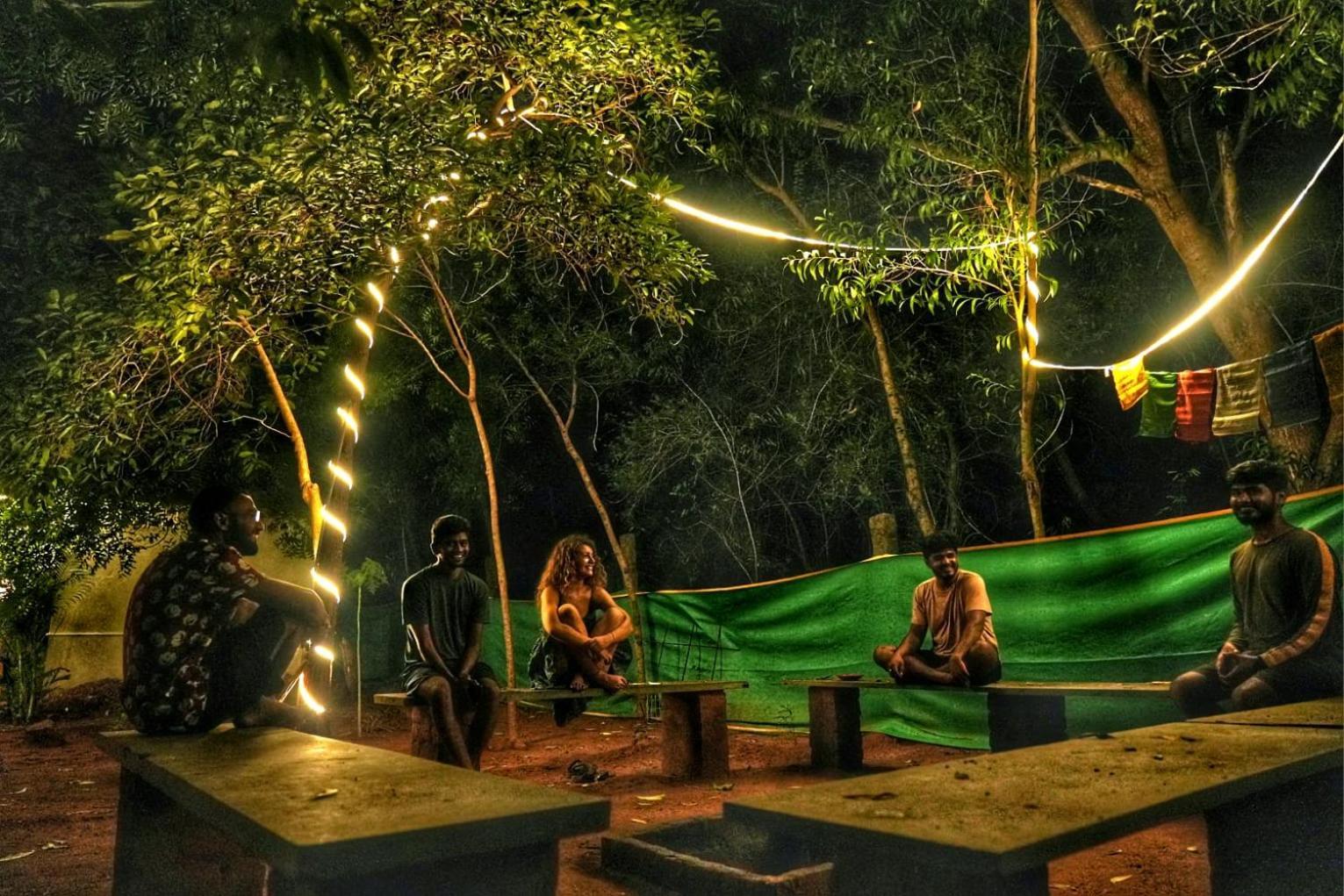 Nebula Nest Cafe & Hostel Оровілль Екстер'єр фото